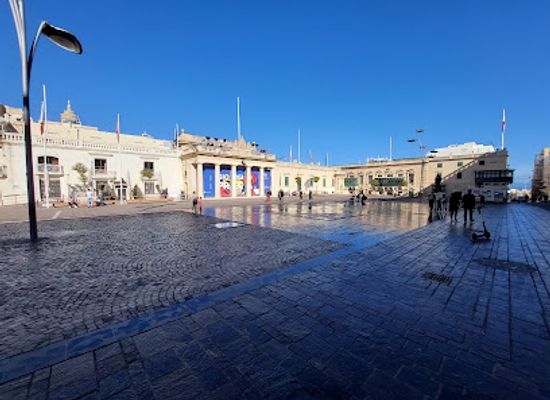 malta/valletta/landmark/st-george-s-square
