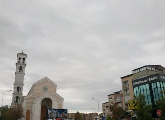 kosovo/mitrovica/landmark/newborn-monument