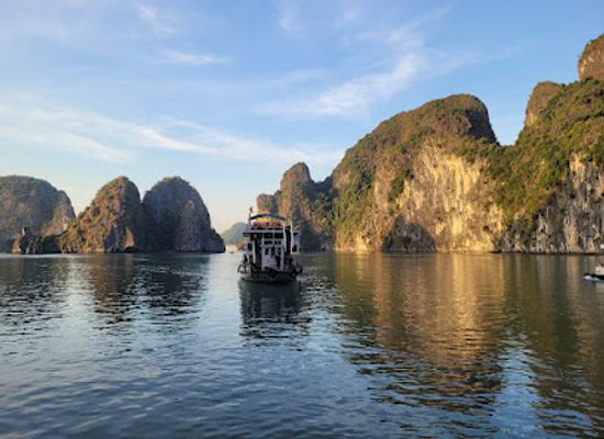 vietnam/ha-long-bay/landmark/dau-go-cave
