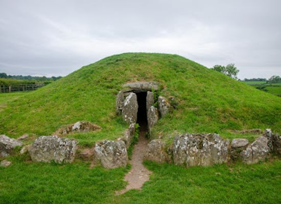 united-kingdom/gwynedd/landmark/bryn-celli-ddu-burial-chamber