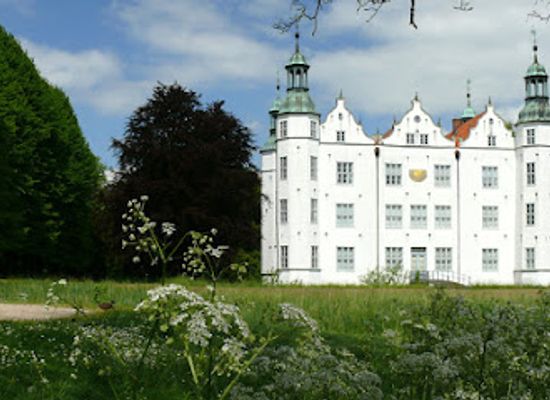 germany/holstein/landmark/ahrensburg-palace