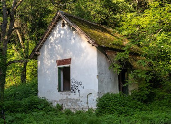 romania/cheile-nerei-national-park/landmark/cantonul-damian