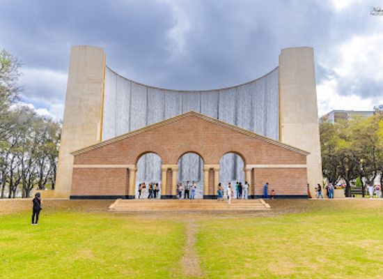 texas/houston/landmark/gerald-d-hines-waterwall-park