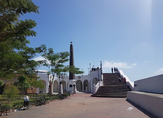 panama/panama-canal-zone/landmark/france-square