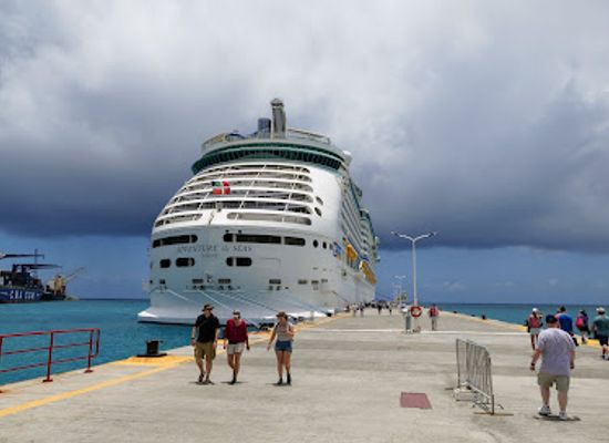 sint-maarten/point-blanche/landmark/dr-a-c-wathey-cruise-and-cargo-facilities