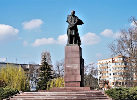 ukraine/kremenchuk/landmark/monument-to-taras-shevchenko