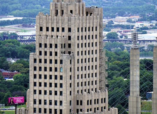 kansas/kansas-city/landmark/kansas-city-power-and-light-building