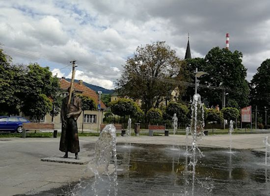 slovakia/podpolanie/landmark/podpolianske-namestie-hrinova