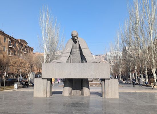 armenia/yerevan/arabkir/landmark/alexander-tamanian-statue