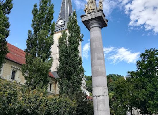 slovenia/mura/landmark/spominski-steber-z-marijinim-kipom