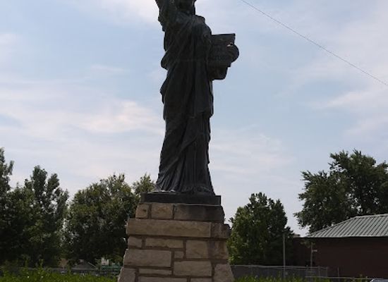 oklahoma/tulsa/pearl-district/landmark/statue-of-liberty-replica