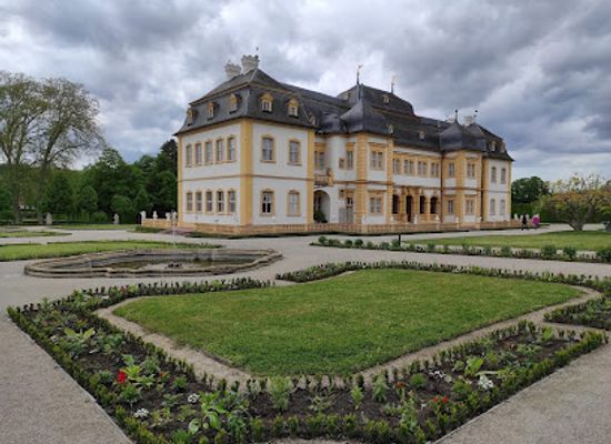 germany/wurzburg/landmark/schloss-veitshochheim
