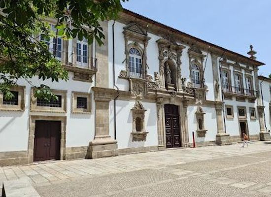 portugal/minho/landmark/camara-municipal-de-guimaraes
