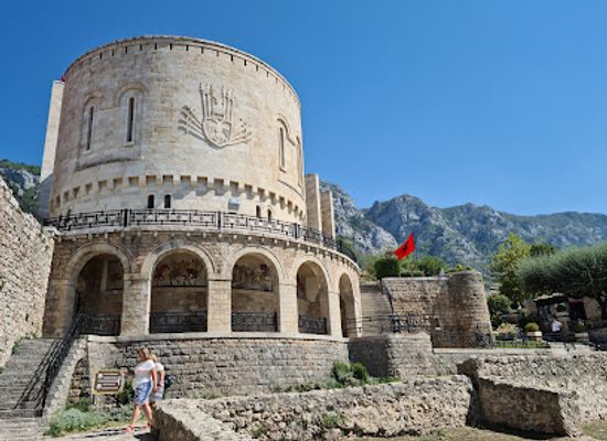 albania/devoll/landmark/castle-of-kruja