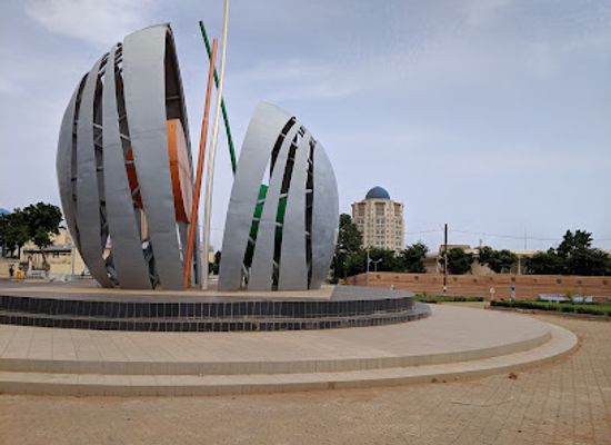 niger/niamey/plateau/landmark/rond-point-justice