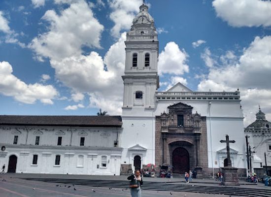 ecuador/southern-sierra/landmark/iglesia-de-santo-domingo
