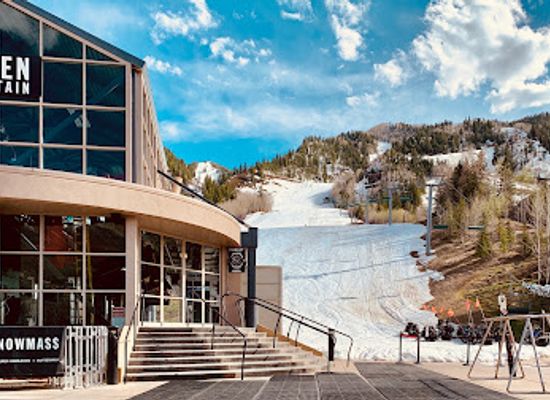 colorado/aspen/landmark/gondola-plaza
