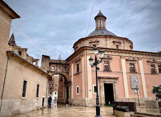 spain/valencia/landmark/basilica-de-la-mare-de-deu-dels-desemparats