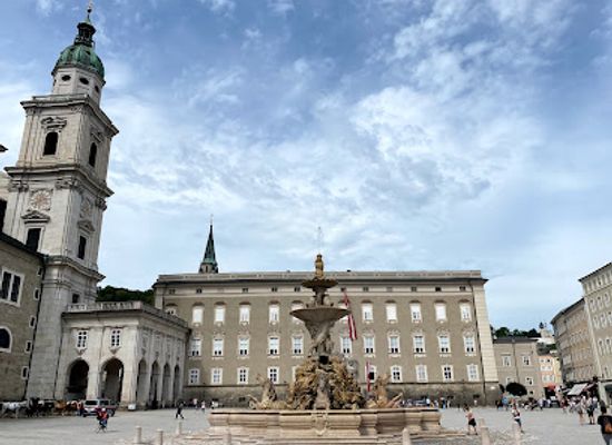 austria/salzburg/landmark/residenzplatz