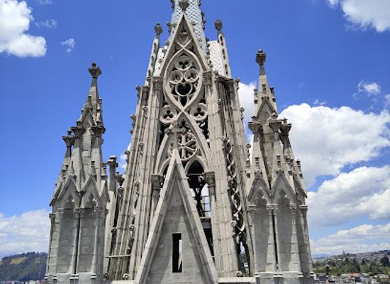 ecuador/coastal-lowlands/landmark/basilica-del-voto-nacional