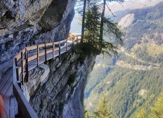 switzerland/valais/landmark/bisse-du-ro