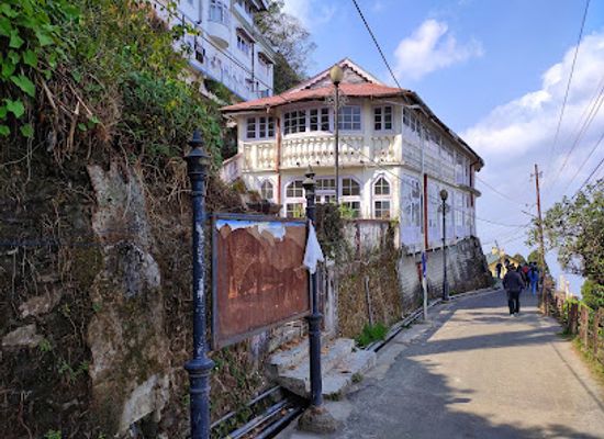 india/darjeeling/chowrasta/landmark/chittaranjan-das-memorial-step-aside