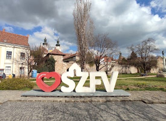 hungary/szekesfehervar/landmark/szfv-szelfipont