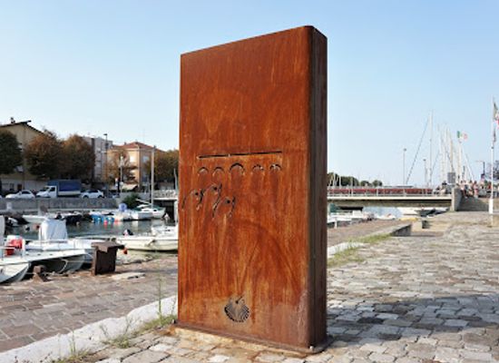 italy/rimini/landmark/monumento-al-primo-miracolo-di-sant-antonio-da-padova-ad-1222