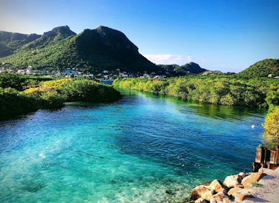 saint-vincent-and-the-grenadines/union-island/landmark/ashton-lagoon