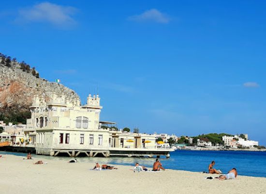 italy/palermo/mondello/landmark/spiaggia-di-mondello