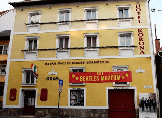 hungary/eger/landmark/beatles-museum