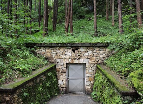 czechia/jeseniky-mountains/landmark/na-pomezi-caves