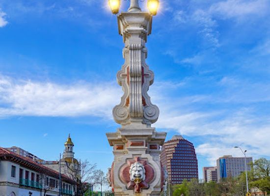 kansas/kansas-city/landmark/seville-light-fountain