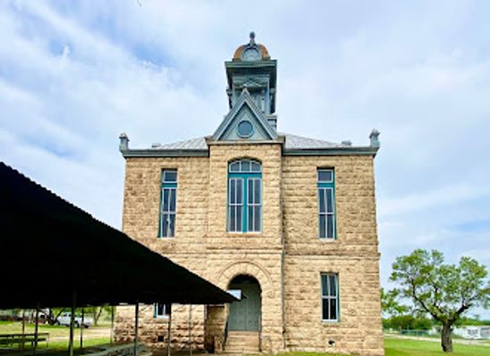 texas/edwards-plateau/landmark/historic-1901-irion-county-courthouse-1