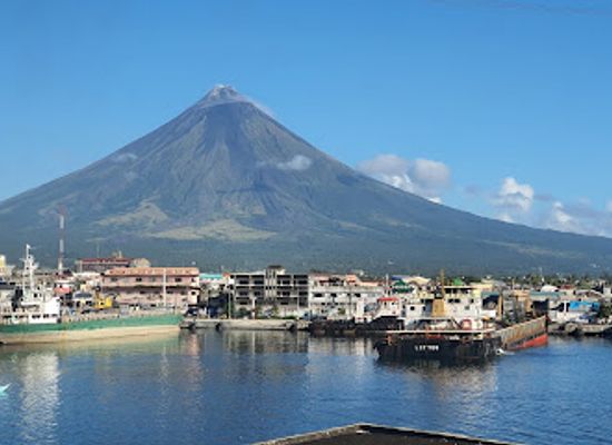 philippines/legazpi/landmark/embarcadero-de-legazpi