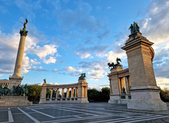 hungary/budapest/jewish-quarter/landmark/heroes-square