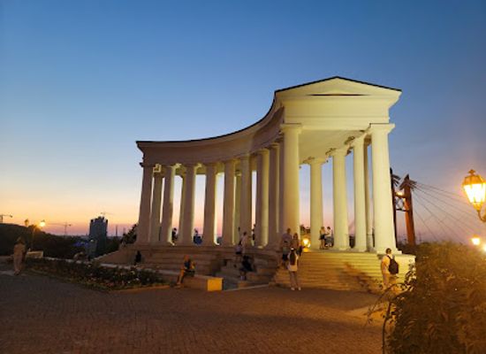 ukraine/odessa-region/landmark/colonnade-of-vorontsov-palace
