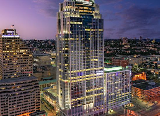 ohio/cincinnati/landmark/queen-city-square