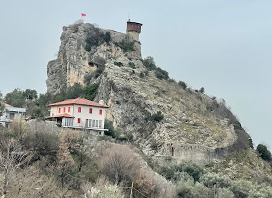 albania/fieri/landmark/petrela-castle