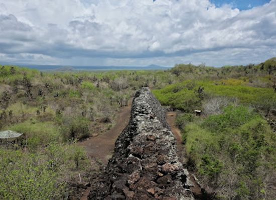 ecuador/galapagos-islands/landmark/wall-of-tears