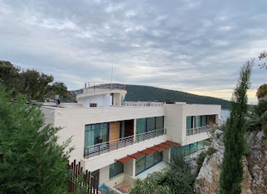 montenegro/ulcinj/landmark/kristalna-plaza