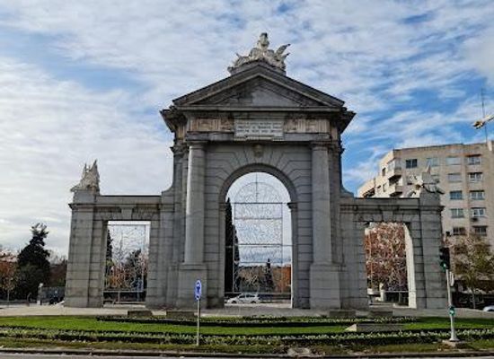spain/madrid/landmark/porta-de-sant-vicent