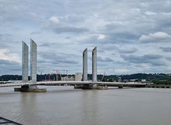france/bordeaux/landmark/2-pont-jacques-chaban-delmas