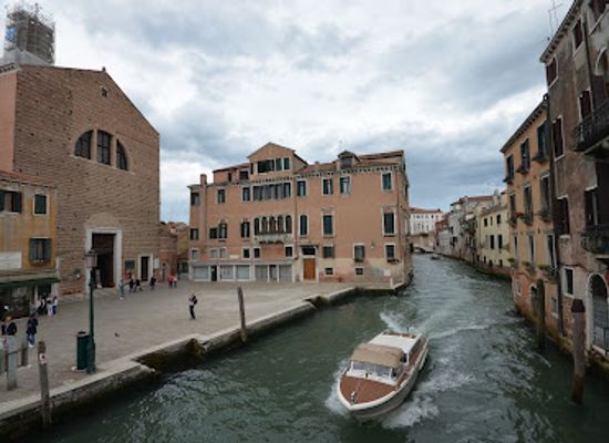italy/venice/landmark/chiesa-parrocchiale-di-san-pantalon