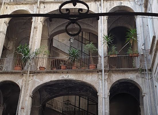 italy/naples/landmark/palazzo-miradois