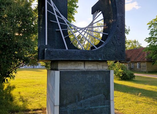 estonia/kärdla/landmark/kardla-kalevivabriku-monument