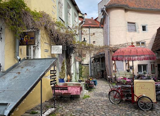 estonia/tallinn-old-town/landmark/masters-courtyard