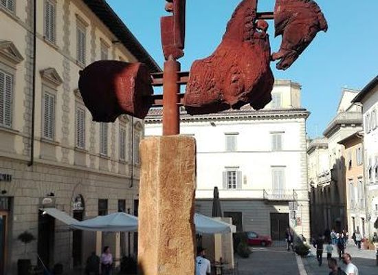 italy/casentino/landmark/piazza-s-francesco