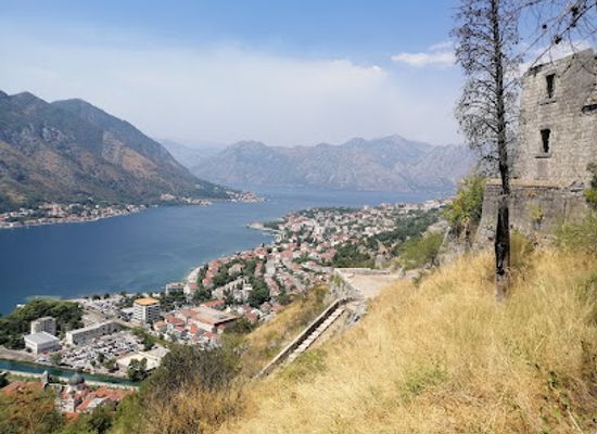 montenegro/kotor/landmark/stone-viewpoint-over-kotor