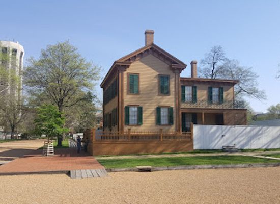 illinois/western-illinois/landmark/lincoln-home-national-historic-site-visitor-center